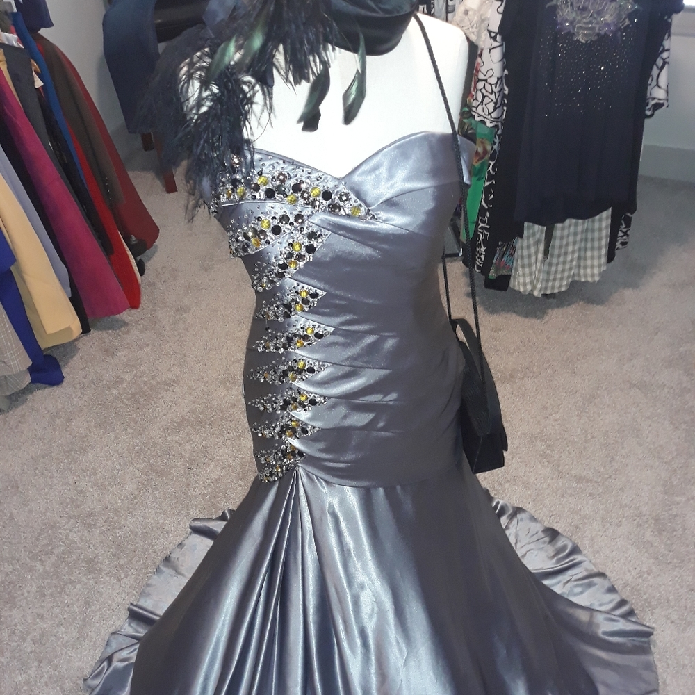 Gown. Silver/Slate. Sz 8.